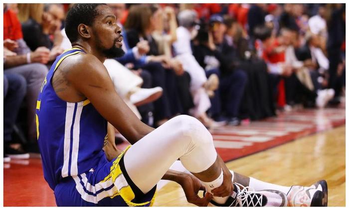 问鼎-险胜引爆全场！，JackeyLove意外战胜篮网赛场气氛高涨(jackeylove第一次比赛)