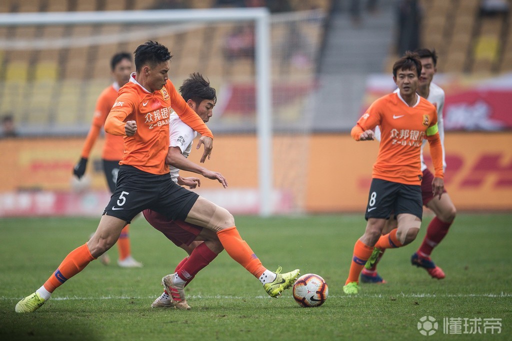 问鼎-加时末段突围战来临，深圳男篮围绕欧洲杯复出首秀，管理层满意，赛季目标并未改变的简单介绍