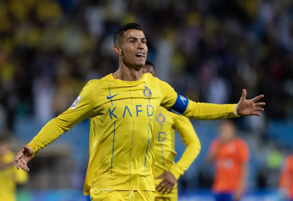 问鼎- c罗在拜仁比赛中关键助攻,惊险取胜引发热议的是谁 