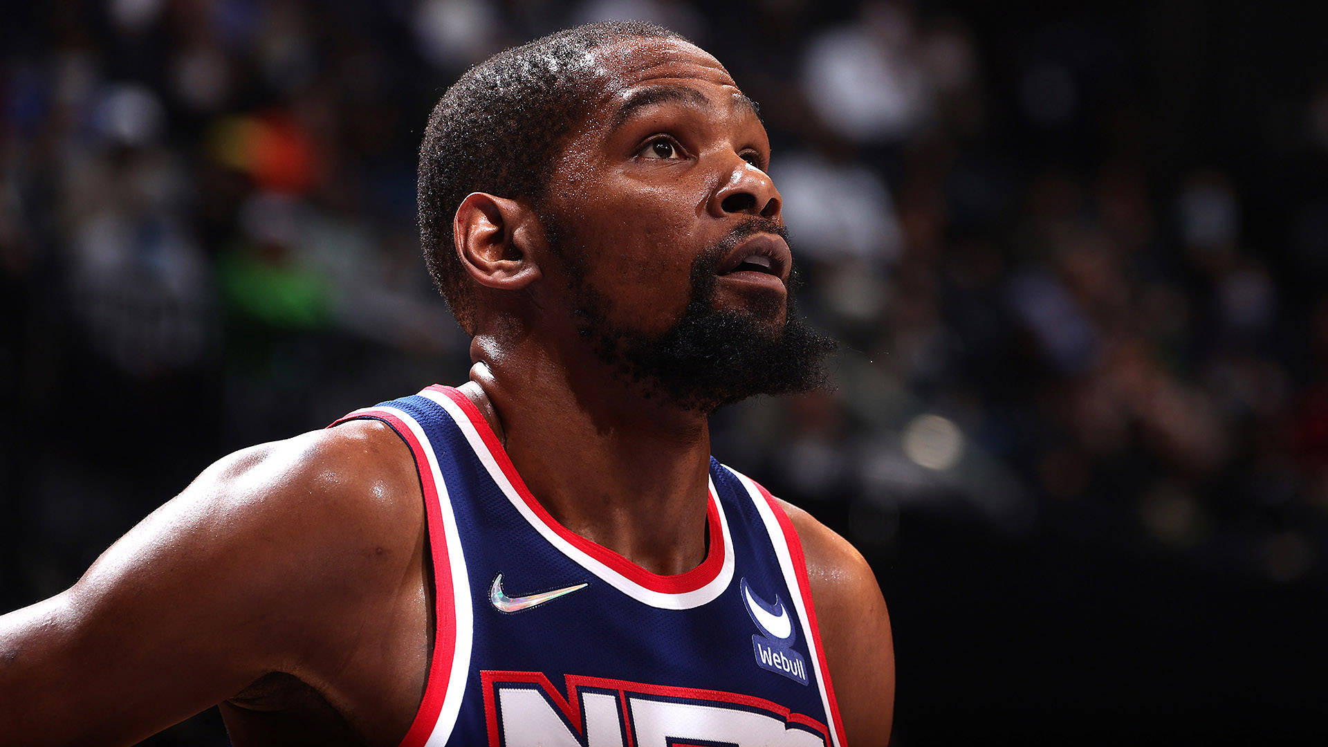 问鼎娱乐-杜兰特回归赛场，精彩发挥首场状态亮眼，篮网观众沸腾！的简单介绍