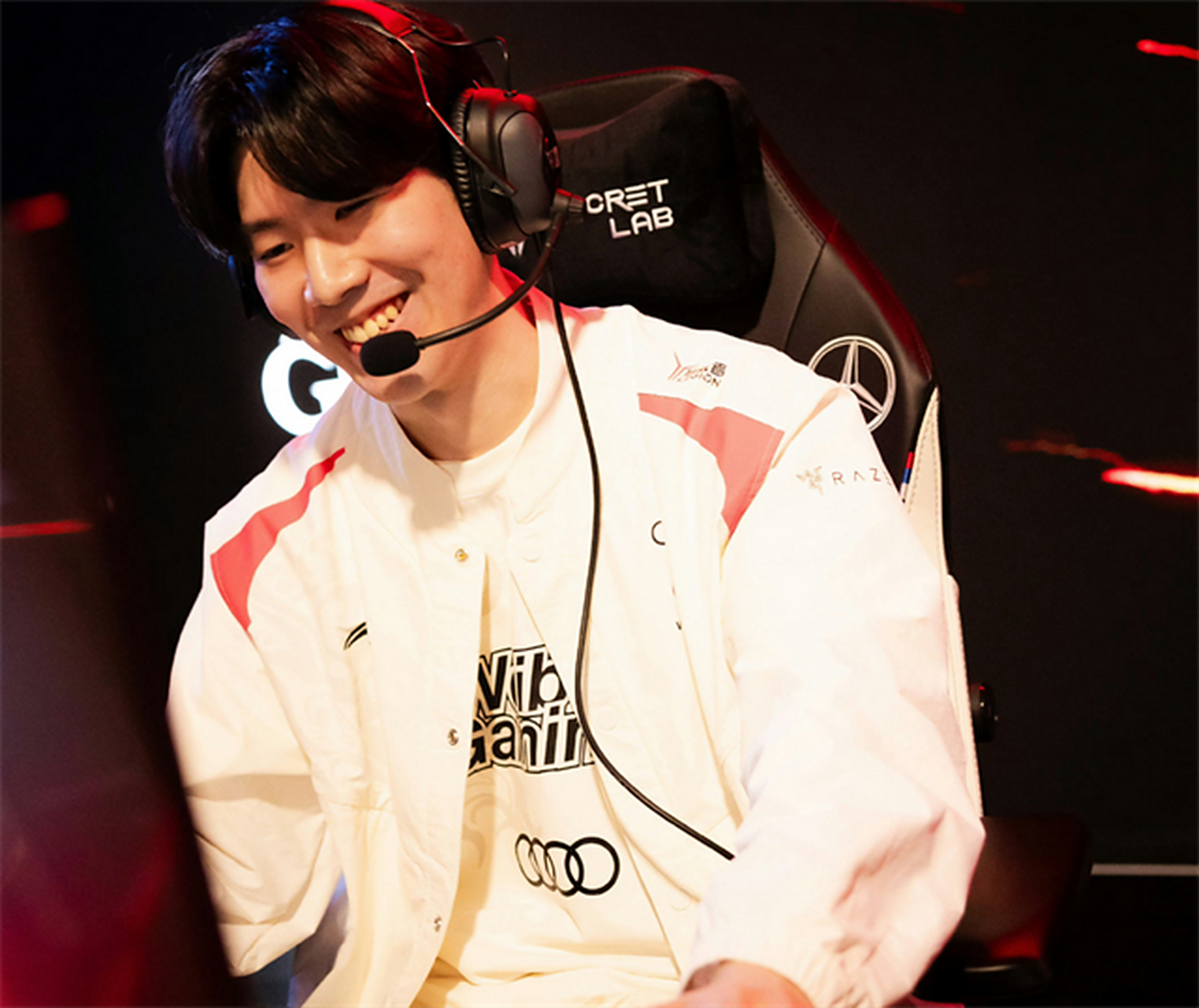 问鼎娱乐-TheShy迎来七赛季高光表现，MAD球迷沸腾！的简单介绍